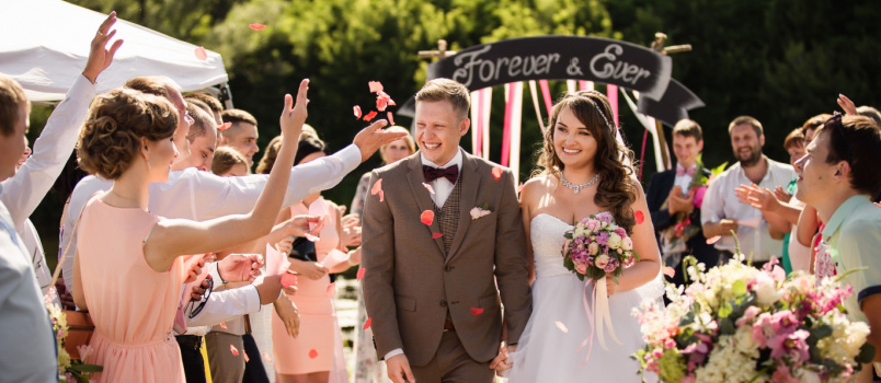 Jak snadno naplánovat svatbu v destinaci: 11 užitečných tipů