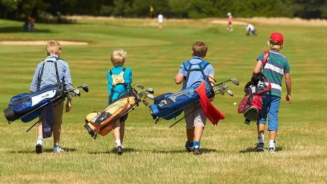 diversão de golfe no melhor campo de golfe reino de golfe 