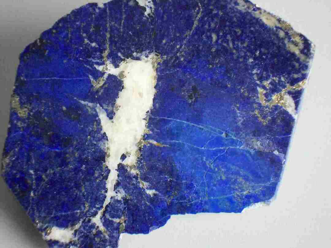 Lapis Lazuli Fapte Aici E tot ce trebuie să știți despre această piatră albastră