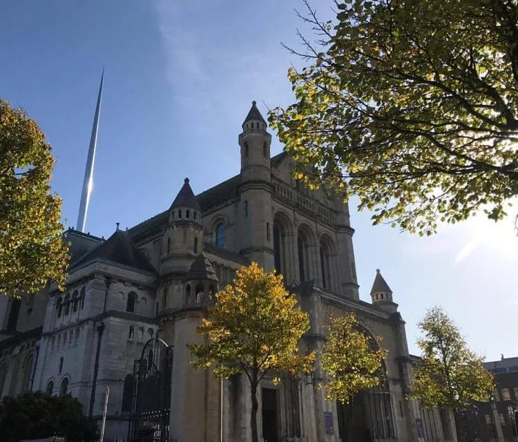 Kathedraal van Belfast door Kidadl