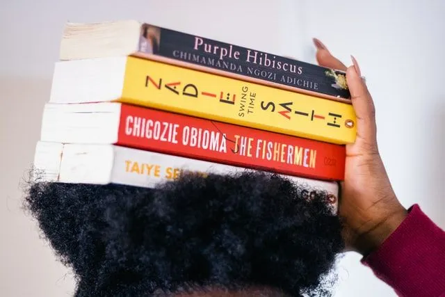 70 kraftige Chimamanda Ngozi Adichie-sitater for å inspirere deg