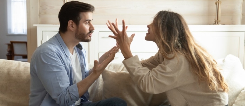 Hoe om te gaan met een controlerende echtgenoot