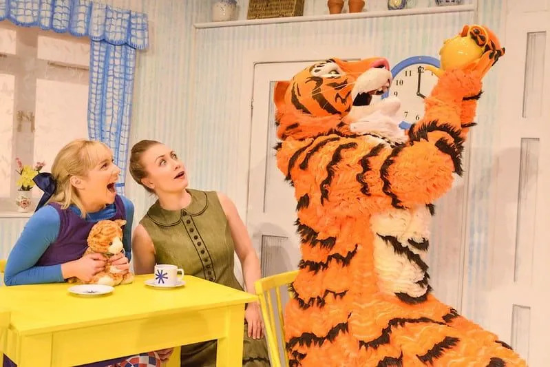 Harimau yang datang untuk minum teh oleh Kidadl