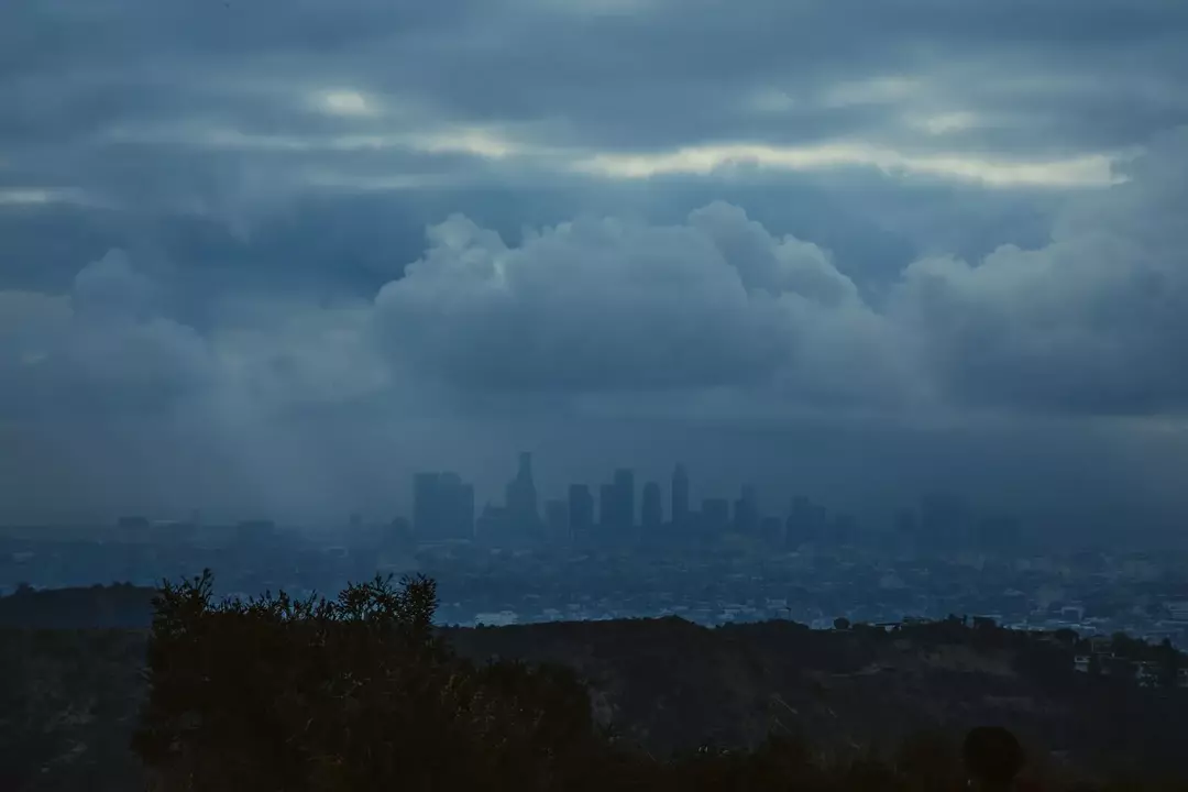 California Air Resources Board bekerja untuk mengurangi tingkat polusi.