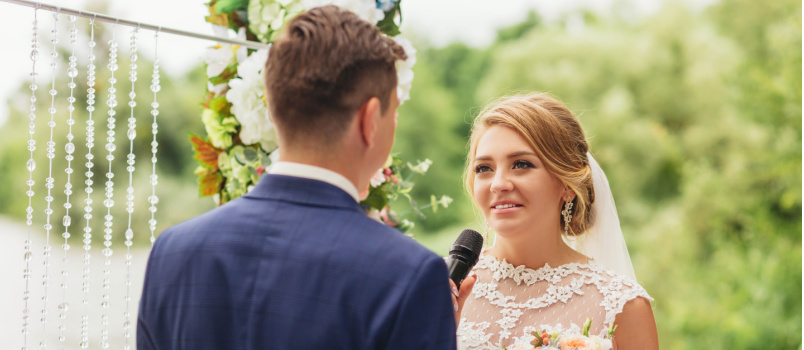 21 وعود الزفاف القلبية: دليل لكتابة الوعود المثالية