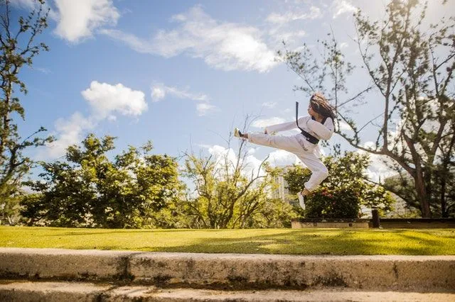 बच्चों के लिए सीखने के लिए 6 सर्वश्रेष्ठ मार्शल आर्ट और वे महान क्यों हैं