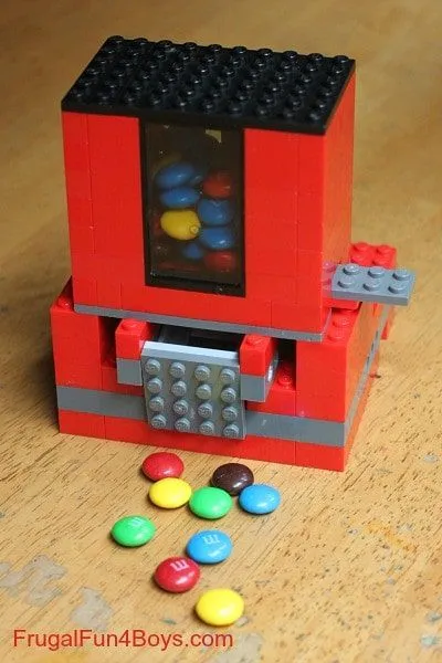 Haz tu propio dispensador de caramelos de Lego