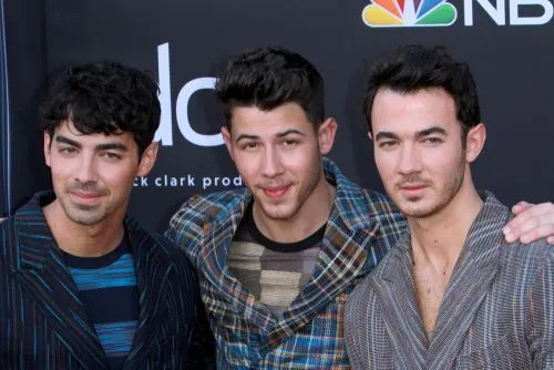 Jonas Brothers faktai yra geriausia Amerikos roko grupė
