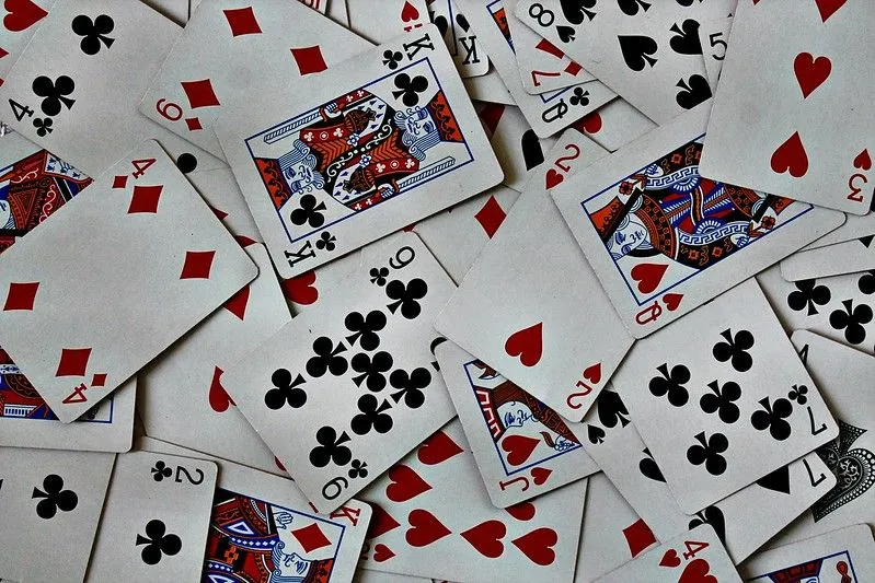 9 zábavných rodinných karetních her pouze v jednom balení!