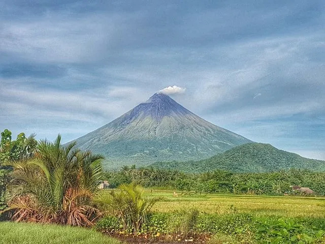 Mayoni vulkaani faktid Lisateave selle ajaloo ja purske kohta