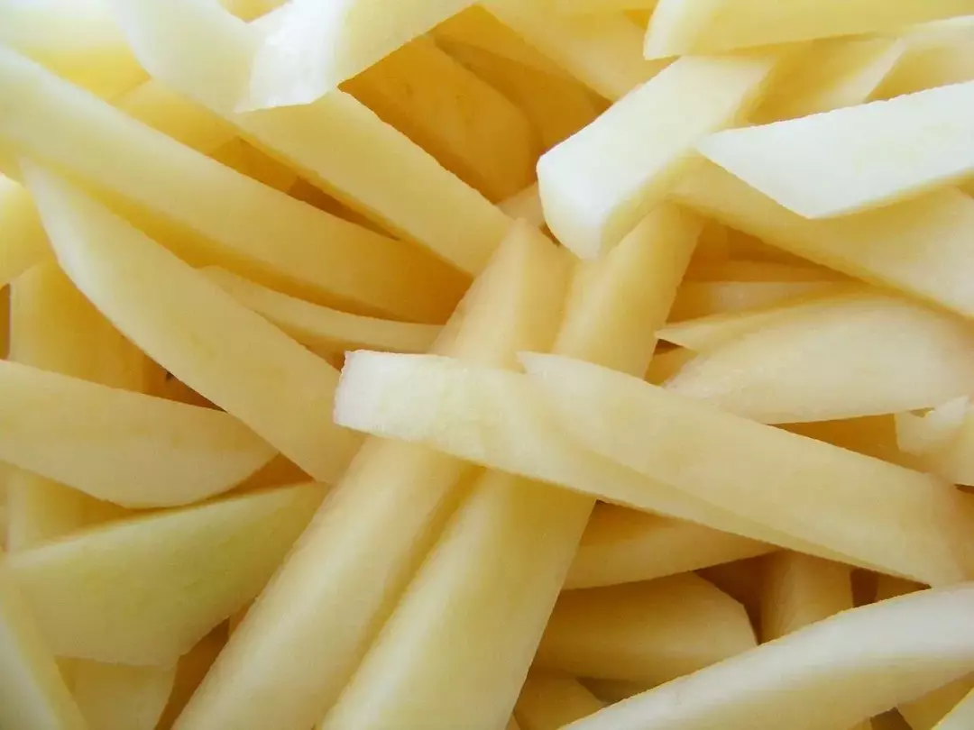Hvordan kutte poteter? Matlagingsferdigheter for barn for spirende kokker