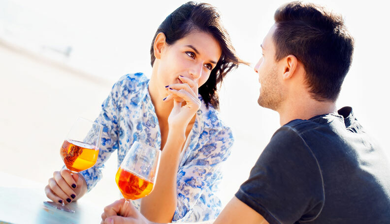 18 tegn på at daten din virkelig liker deg på din første date