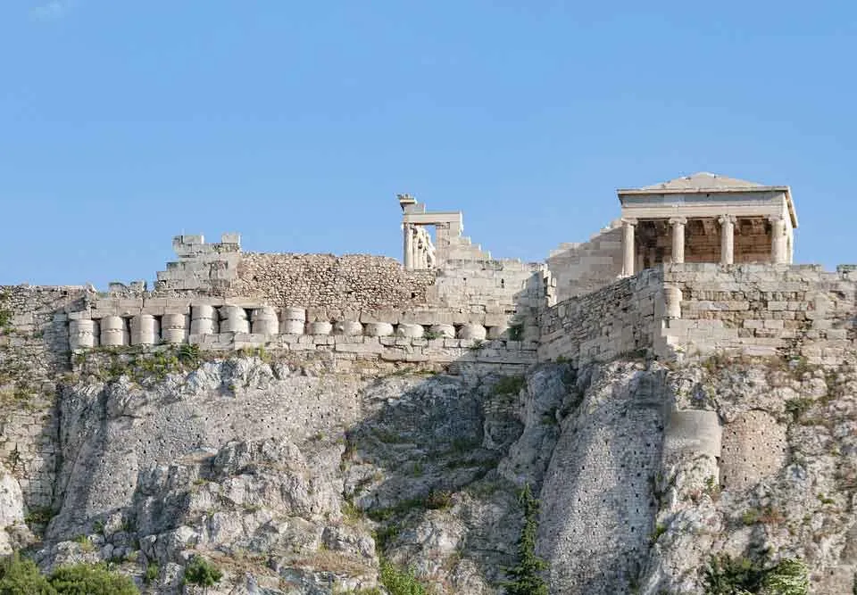 Oppdag ruinene av et eldgammelt gresk rike der " Antigone" ligger.