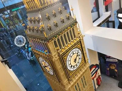 Londons Lego-butikk inneholder mange andre underverker, inkludert Big Ben.
