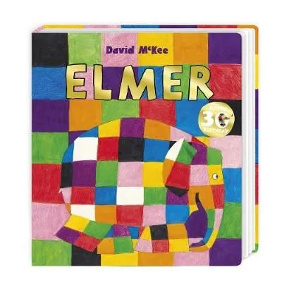 Forside av Elmer: en smilende elefant med et regnbuelappemønster på kroppen går, og bakgrunnen har samme lappemønster.