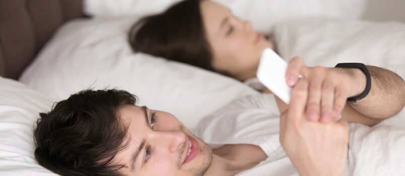 Diez formas de encontrar mensajes de texto de infidelidad emocional