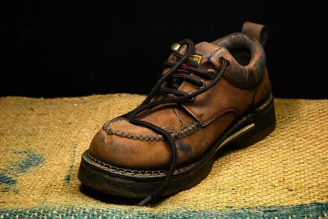 역사를 통틀어 갈색 신발은 존경받는 사람의 절대적인 표시였습니다.
