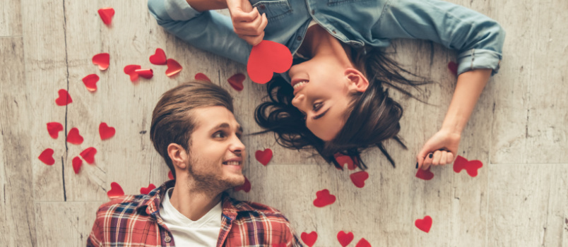 Romanttisia sanoja tyttöystävällesi: 79 sydämellistä viestiä