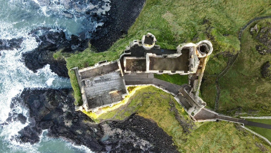 استكشف حقائق قلعة دنلوس جنبًا إلى جنب مع التاريخ الأيرلندي للأطفال