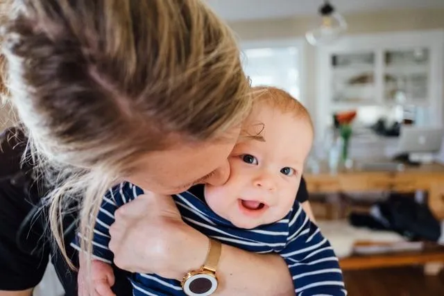 Din 10 uker gamle baby: Hver utviklingsmilepæl du kan forvente