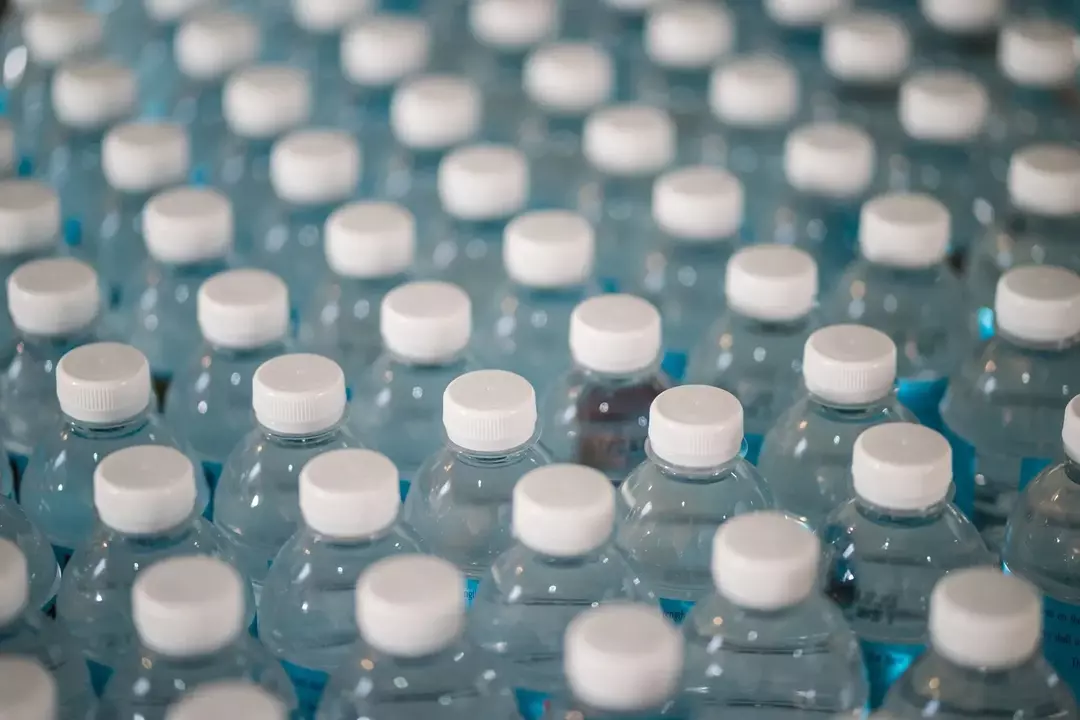 11 faktů o balené vodě: Jak se liší od vody z kohoutku a další