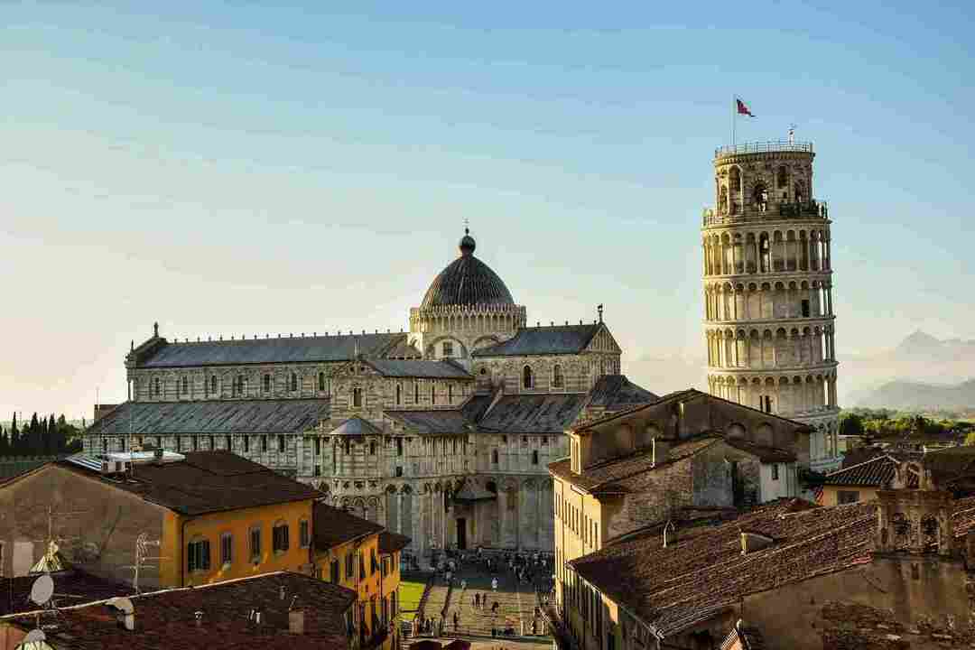 Det skjeve tårnet i Pisa Fantastiske fakta avslørt for reiseinteresserte