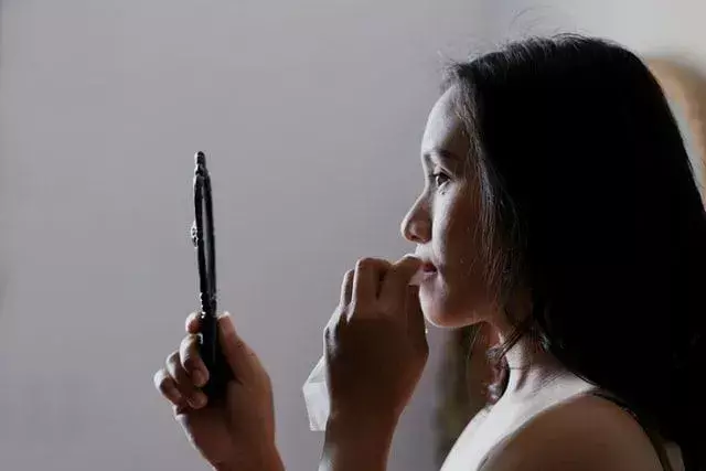 31 faits étranges sur le maquillage que nous parions que vous ne saviez pas auparavant !