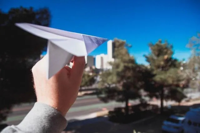 Största pappersflygplan du bör läsa innan du gör ett
