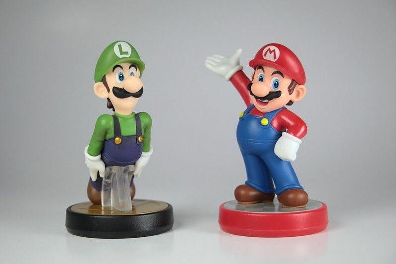 Nintendo-figurer av Super Mario och Luigi