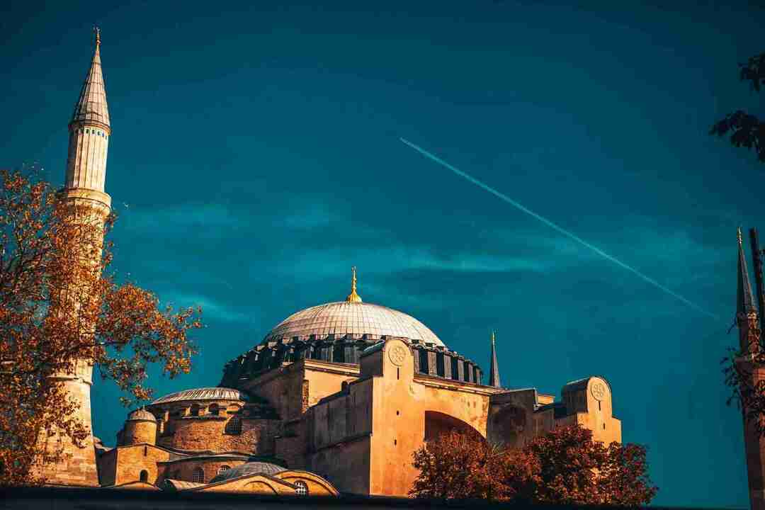221 Constantinopol Fapte Istorie Semnificație Monumente și altele