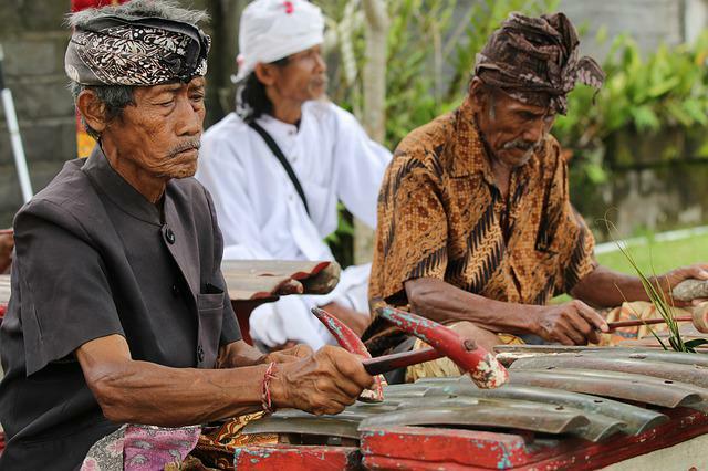 Anak Agung과 Ida Ayu는 전통적인 가족이 사용하는 유명한 발리 이름입니다.