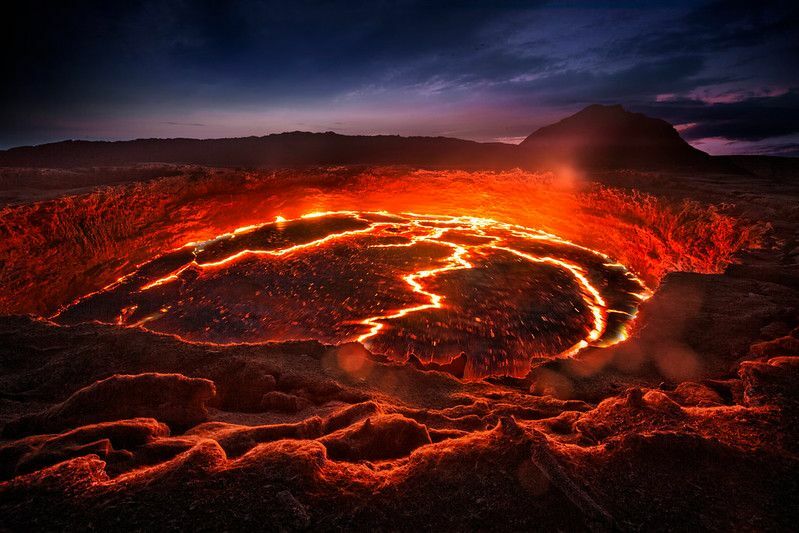 Езеро от лава във вулкана Ерта Але