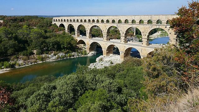 Pont Du Gard-ის ფაქტები ეწვიეთ ამ თაღოვან ხიდს საფრანგეთში
