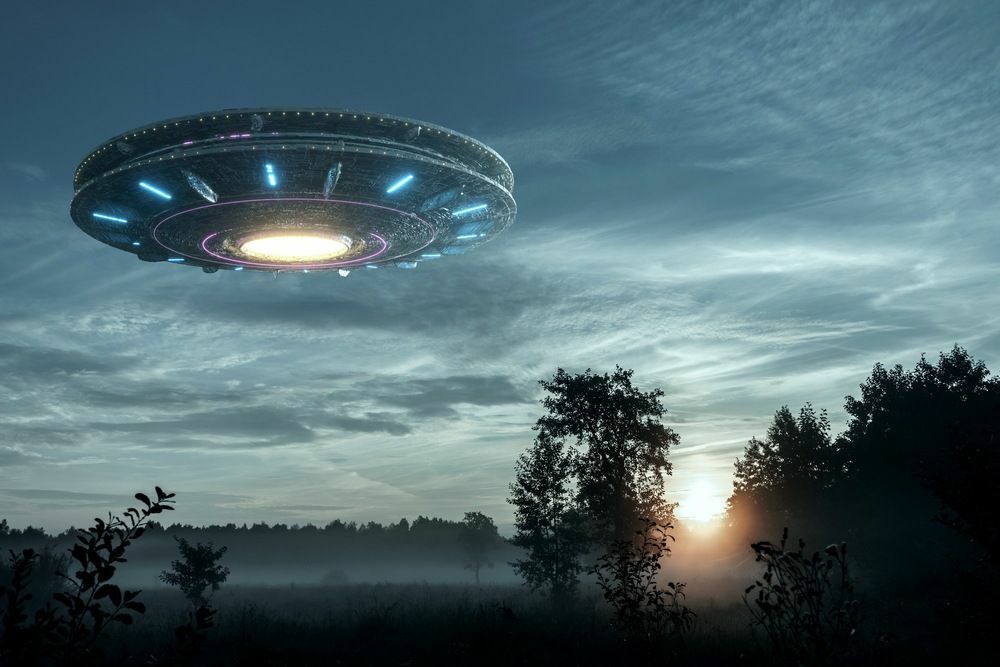UFO, en fremmed plate som svever over feltet