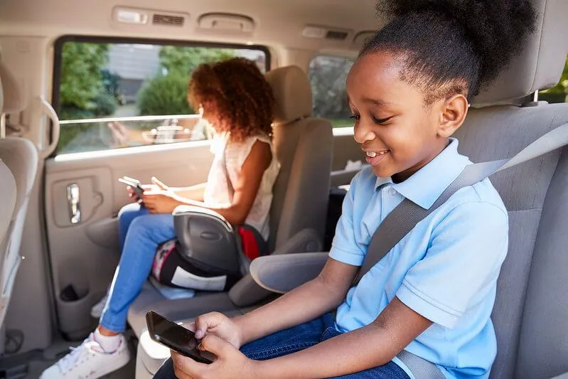 5 linksmi kelionių automobiliais žaidimai, kad vaikai ir tėvai linksmintųsi