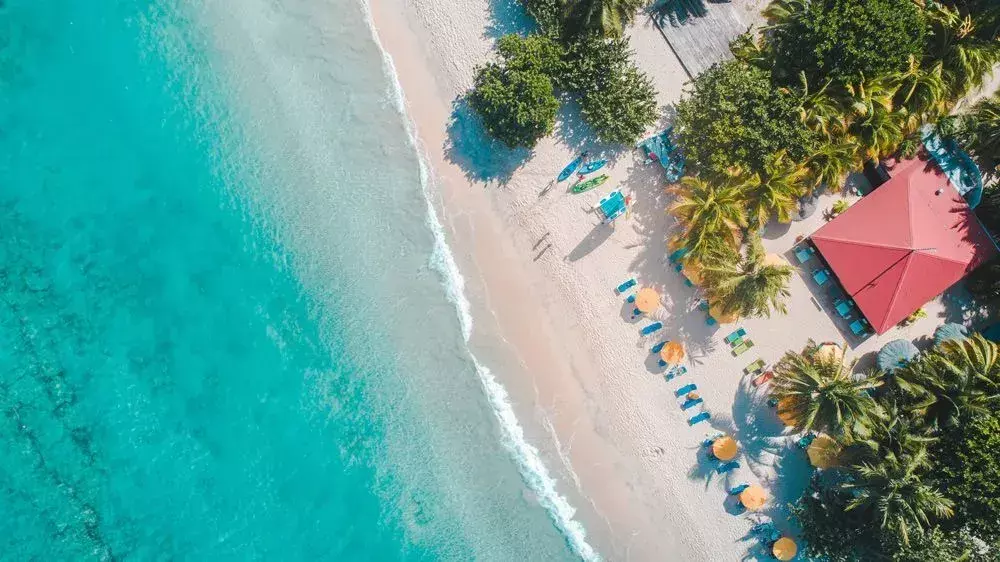 Η Καραϊβική είναι γεμάτη με όμορφες παραλίες και πολιτιστικά πετράδια.