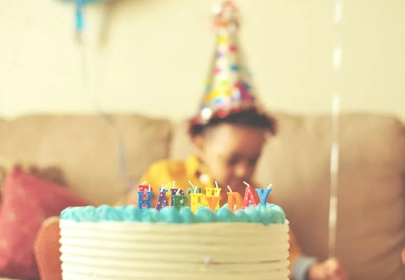 Legjobb kézbesítési ötletek a gyerekek születésnapjára a zárlat alatt