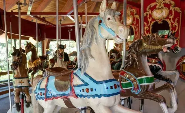 Den nationella Merry Go Round-dagen skapades för att öka medvetenheten om forntida karuseller.