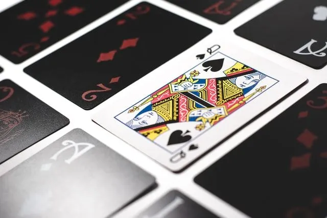 40+ pokervitser som garantert vil knekke selv det tøffeste pokeransiktet