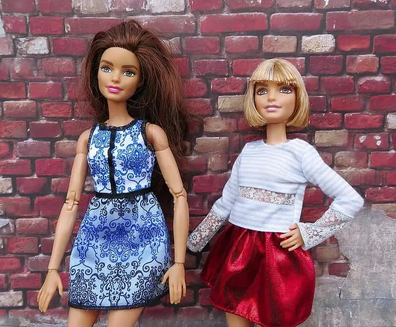 I migliori modelli e idee per vestiti di Barbie per bambini creativi