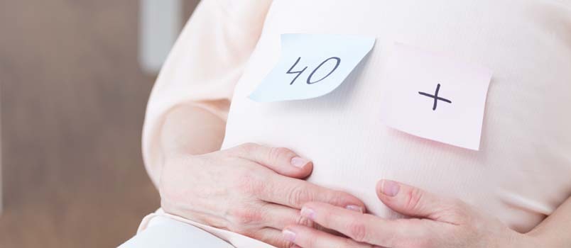 Evo nekih prednosti i rizika rađanja djece nakon 40